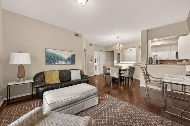 2211 S Braeswood Boulevard 21F, Houston, TX 77030