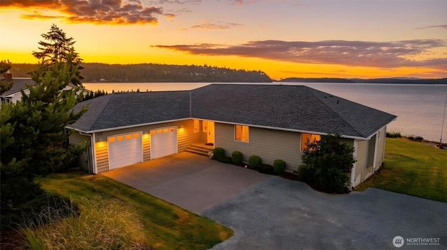 639 E Beacon View Drive, Oak Harbor, WA 98277