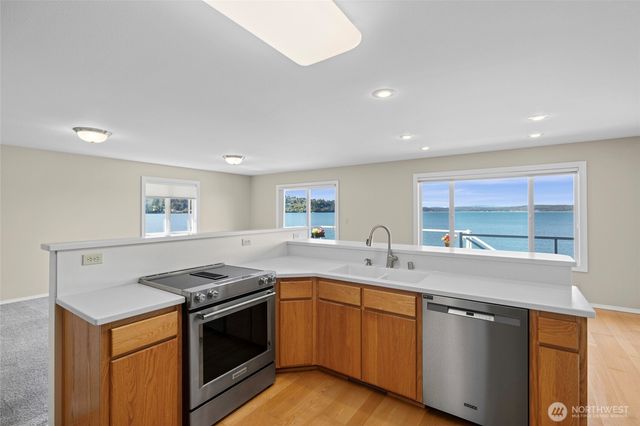 639 E Beacon View Drive, Oak Harbor, WA 98277