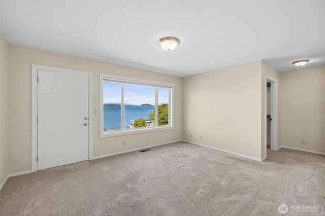 639 E Beacon View Drive, Oak Harbor, WA 98277