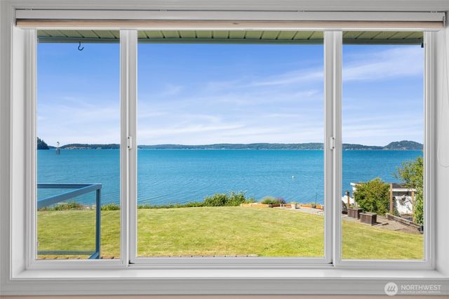 639 E Beacon View Drive, Oak Harbor, WA 98277