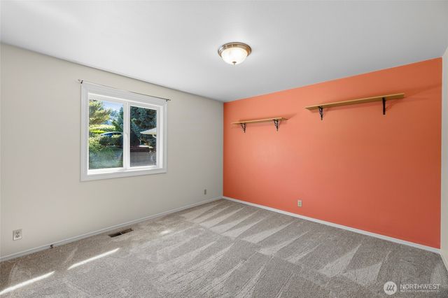 639 E Beacon View Drive, Oak Harbor, WA 98277