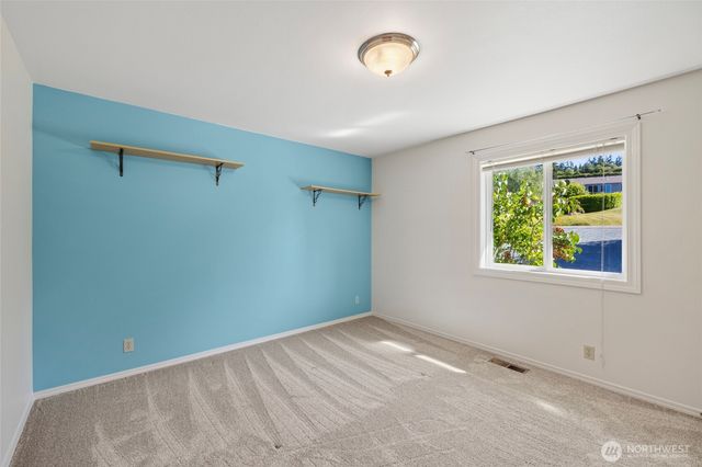639 E Beacon View Drive, Oak Harbor, WA 98277