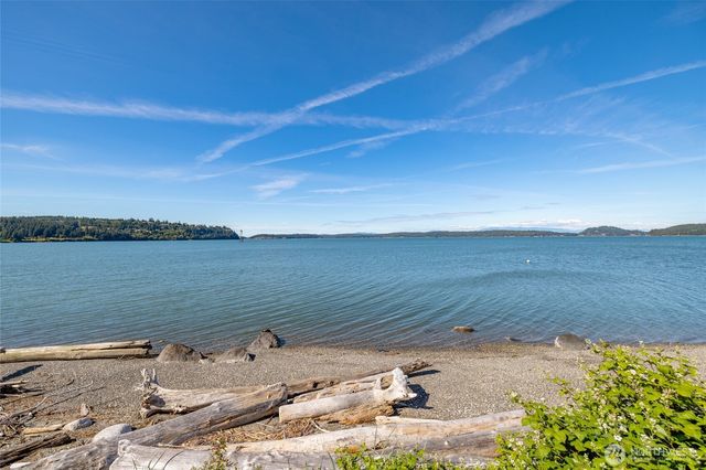 639 E Beacon View Drive, Oak Harbor, WA 98277