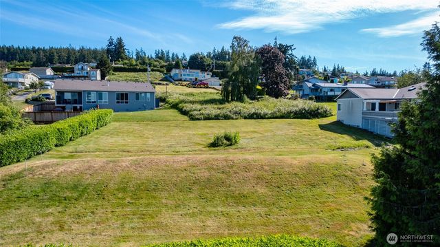 639 E Beacon View Drive, Oak Harbor, WA 98277