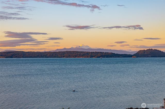 639 E Beacon View Drive, Oak Harbor, WA 98277