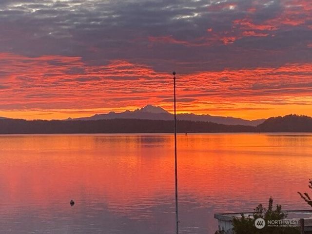 639 E Beacon View Drive, Oak Harbor, WA 98277