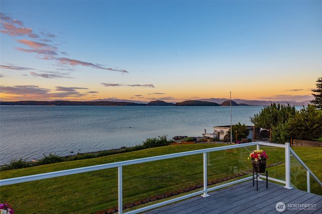639 E Beacon View Drive, Oak Harbor, WA 98277