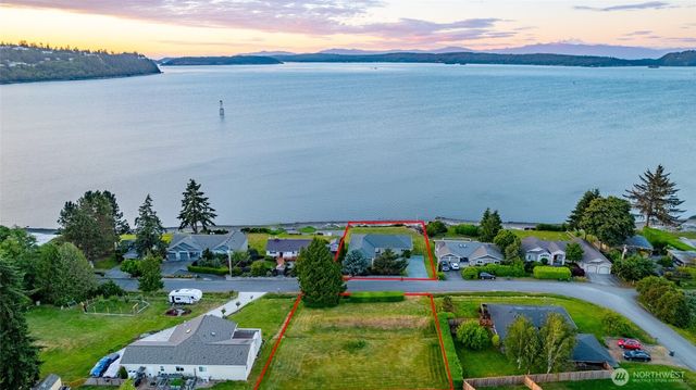 639 E Beacon View Drive, Oak Harbor, WA 98277