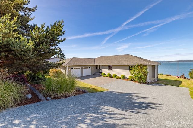 639 E Beacon View Drive, Oak Harbor, WA 98277