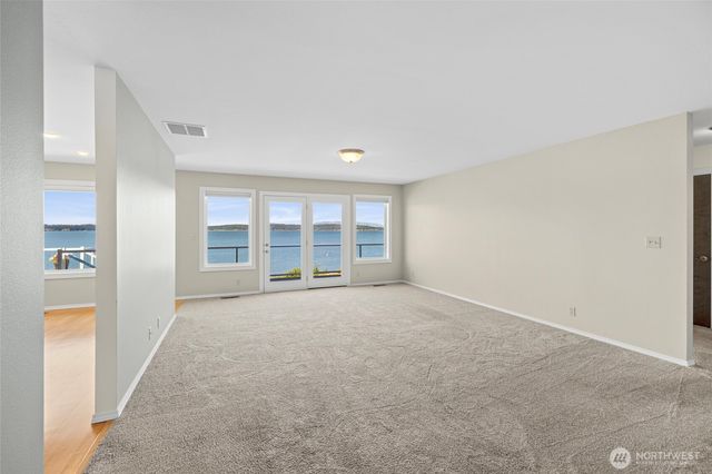639 E Beacon View Drive, Oak Harbor, WA 98277