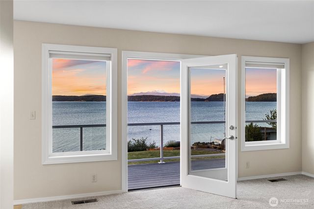 639 E Beacon View Drive, Oak Harbor, WA 98277