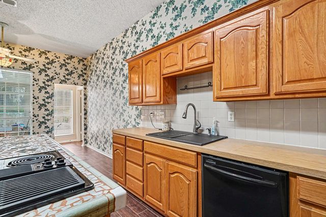 1249 Cross Creek Drive, Kennedale, TX 76060