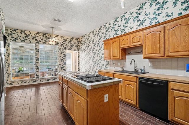 1249 Cross Creek Drive, Kennedale, TX 76060