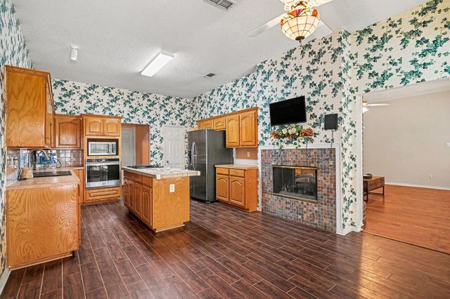 1249 Cross Creek Drive, Kennedale, TX 76060