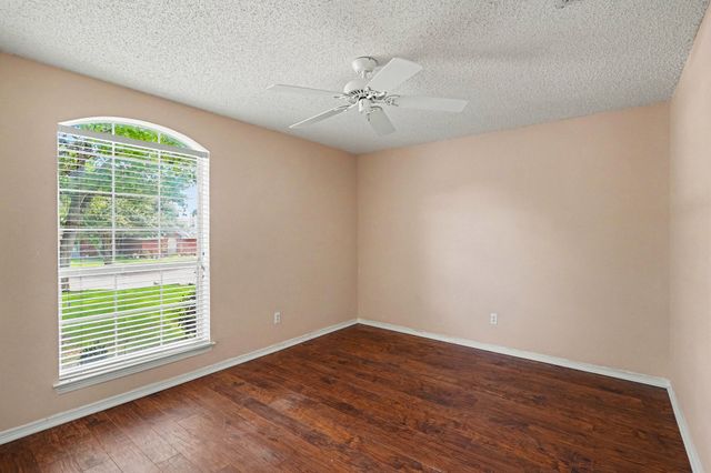 1249 Cross Creek Drive, Kennedale, TX 76060