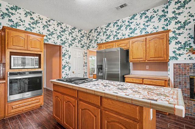 1249 Cross Creek Drive, Kennedale, TX 76060