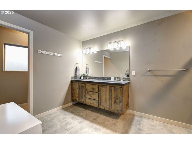 12317 Ne 116TH St, Vancouver, WA 98682