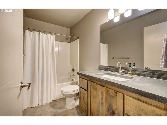 12317 Ne 116TH St, Vancouver, WA 98682