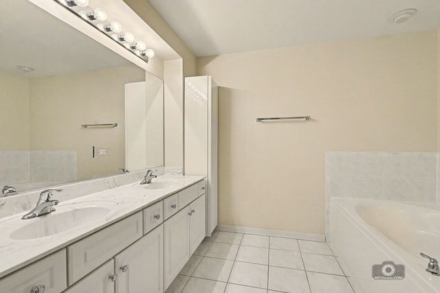 6420 Double Eagle Drive 905, Woodridge, IL 60517