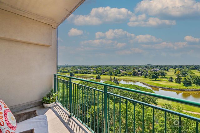 6420 Double Eagle Drive 905, Woodridge, IL 60517