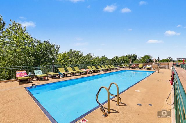 6420 Double Eagle Drive 905, Woodridge, IL 60517
