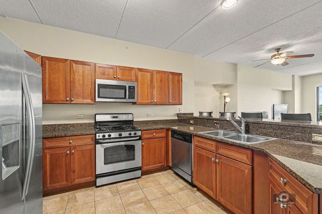 6420 Double Eagle Drive 905, Woodridge, IL 60517