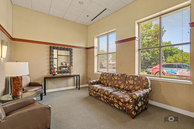 6420 Double Eagle Drive 905, Woodridge, IL 60517
