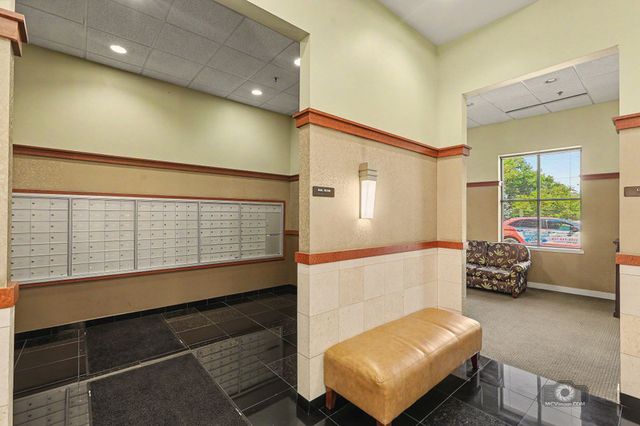 6420 Double Eagle Drive 905, Woodridge, IL 60517