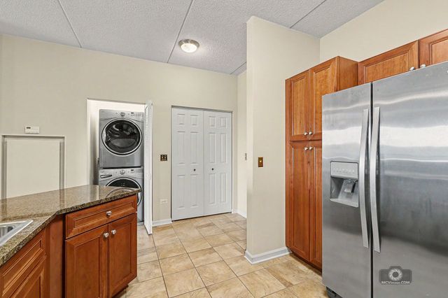 6420 Double Eagle Drive 905, Woodridge, IL 60517