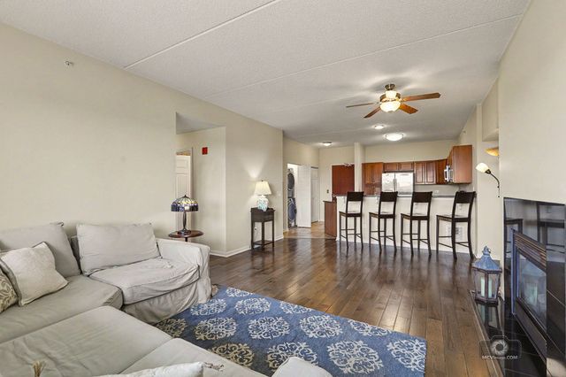 6420 Double Eagle Drive 905, Woodridge, IL 60517