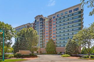 6420 Double Eagle Drive 905, Woodridge, IL 60517