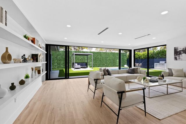 85 W Shore Dr W, Miami, FL 33133