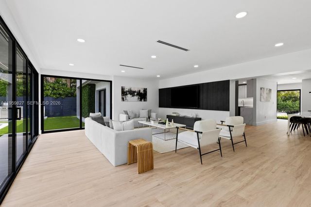 85 W Shore Dr W, Miami, FL 33133