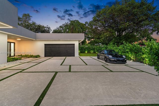 85 W Shore Dr W, Miami, FL 33133