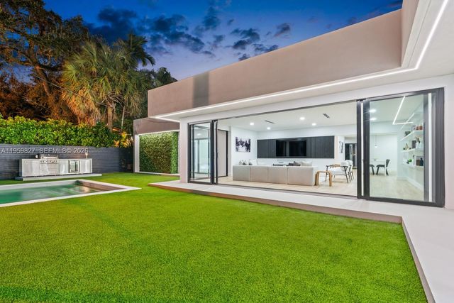 85 W Shore Dr W, Miami, FL 33133