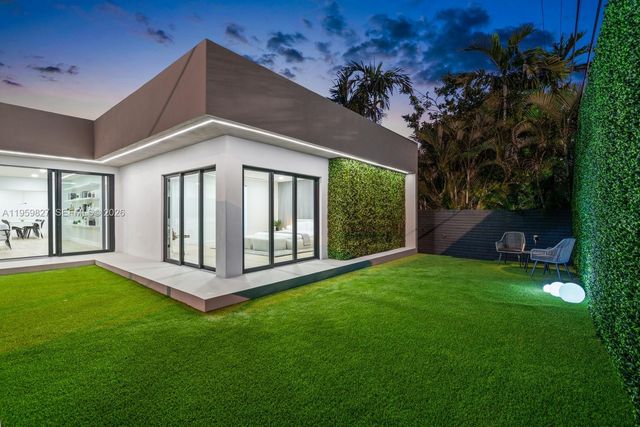 85 W Shore Dr W, Miami, FL 33133