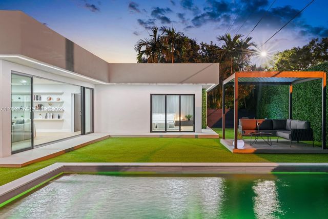 85 W Shore Dr W, Miami, FL 33133