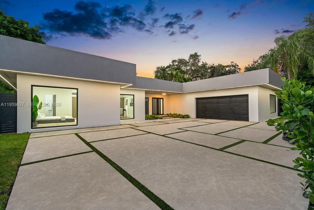 85 W Shore Dr W, Miami, FL 33133