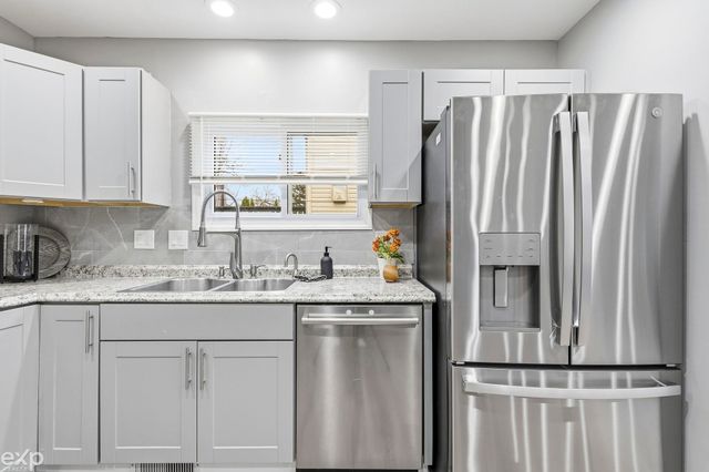 8065 Ogden Drive, Sterling Heights, MI 48314