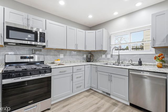 8065 Ogden Drive, Sterling Heights, MI 48314