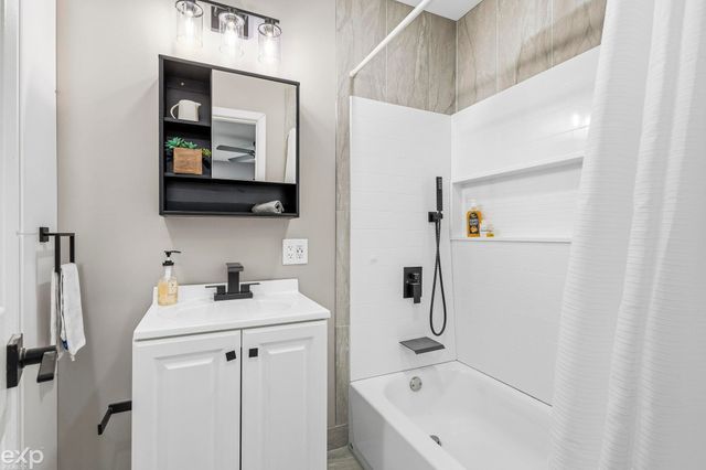 8065 Ogden Drive, Sterling Heights, MI 48314