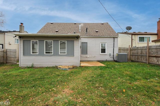 8065 Ogden Drive, Sterling Heights, MI 48314