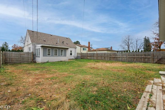 8065 Ogden Drive, Sterling Heights, MI 48314