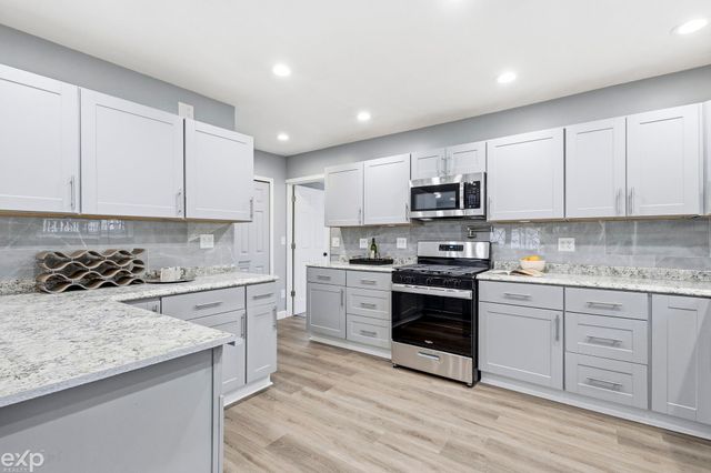 8065 Ogden Drive, Sterling Heights, MI 48314