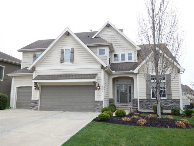 8202 W 166th Court, Overland Park, KS 66085
