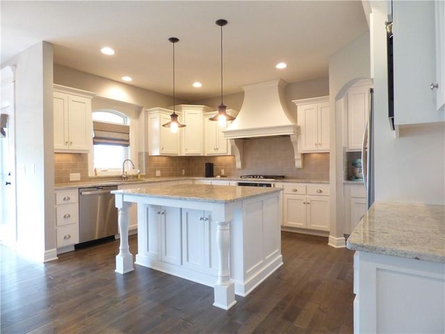 8202 W 166th Court, Overland Park, KS 66085