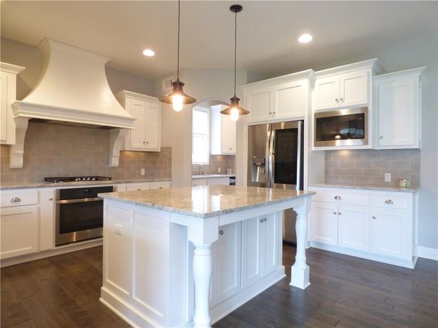 8202 W 166th Court, Overland Park, KS 66085