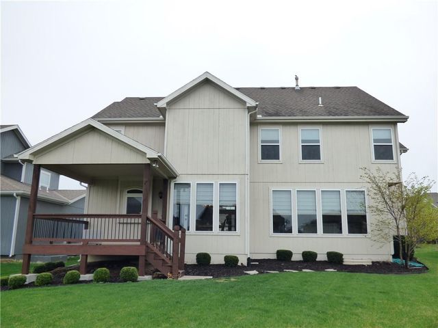 8202 W 166th Court, Overland Park, KS 66085