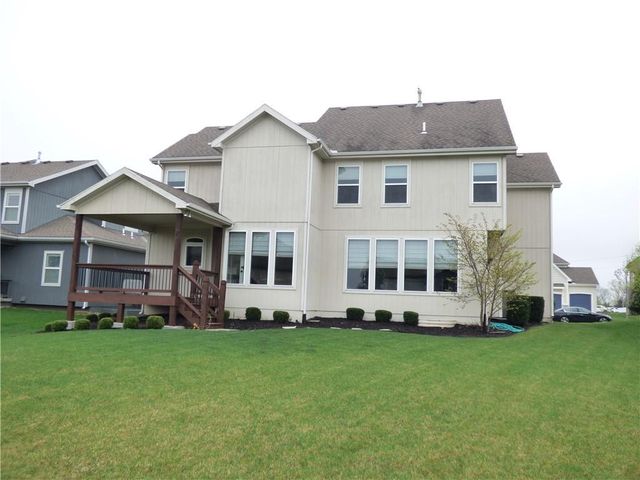 8202 W 166th Court, Overland Park, KS 66085